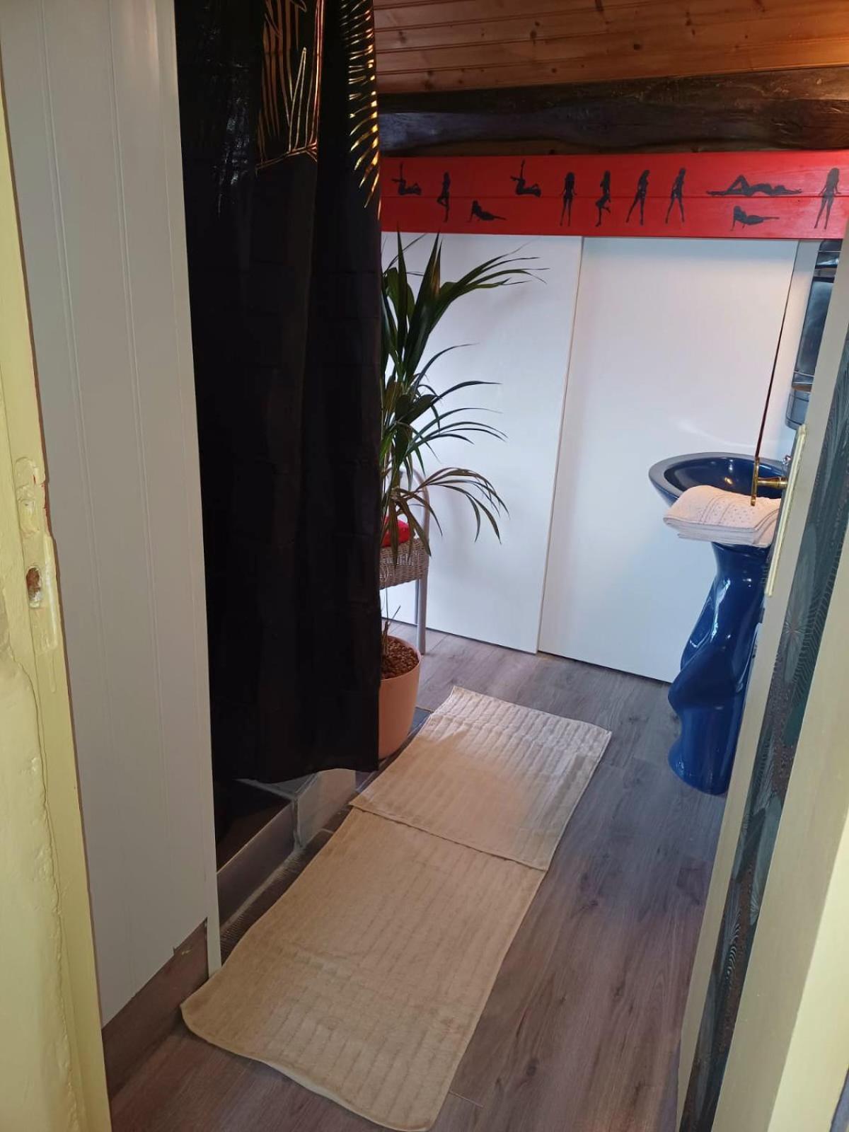 Le Lion Dort Bed & Breakfast Cormeilles-en-Parisis ภายนอก รูปภาพ